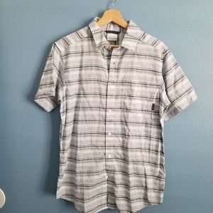 Men's Columbia button down short sleeve shirt  (S)